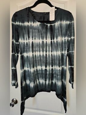 Yak & Yeti Boho Black Gray Tie Dye Sharkbite Tunic Top Size S NWT